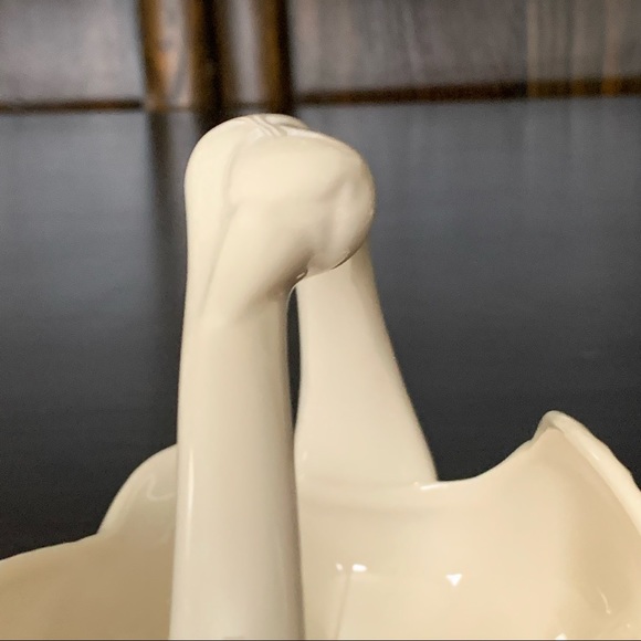 Lenox Open Tail Swan Basket - Picture 9 of 13